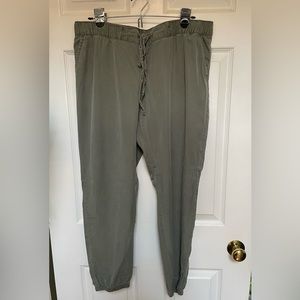 Gap Maternity Cotton Drawstring Pants in size Medium
